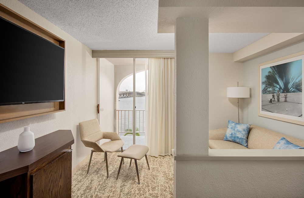 Fairfield Inn And Suites Palm Beach 11/18