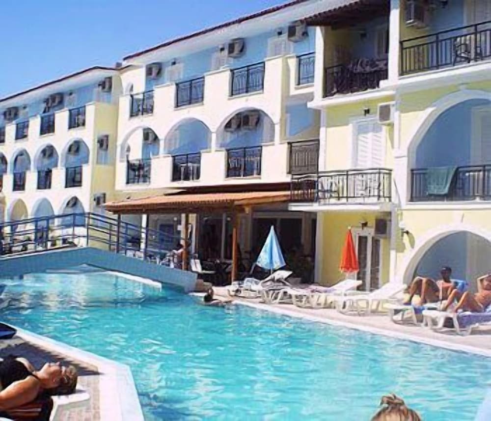 Vossos Hotel Apartments 7/41