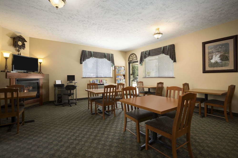Howard Johnson by Wyndham Leavenworth 18/27