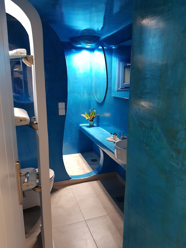 Amera Suites 44/48