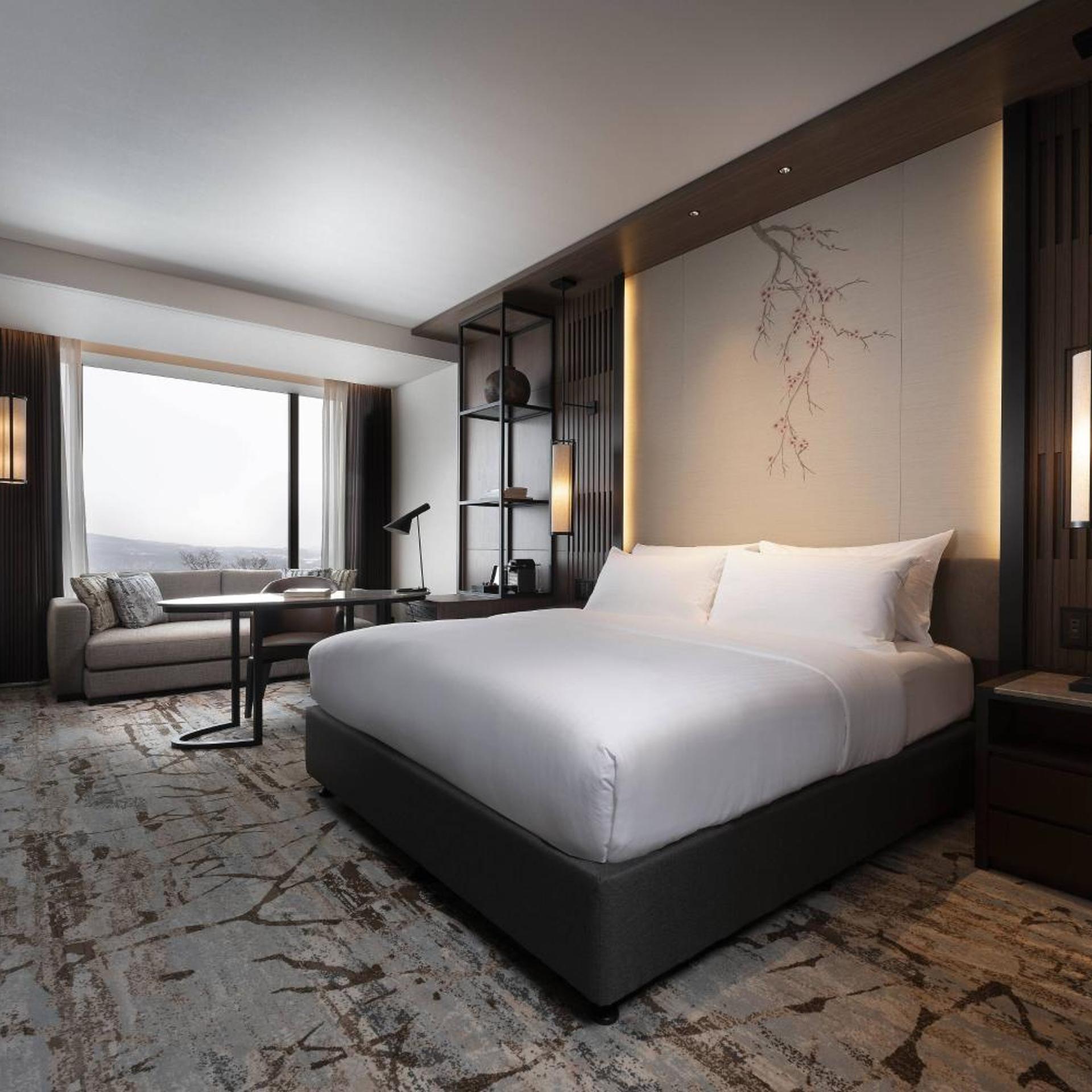 غرفة بسرير كينج، Higashiyama Niseko Village, a Ritz-Carlton Reserve 2/6