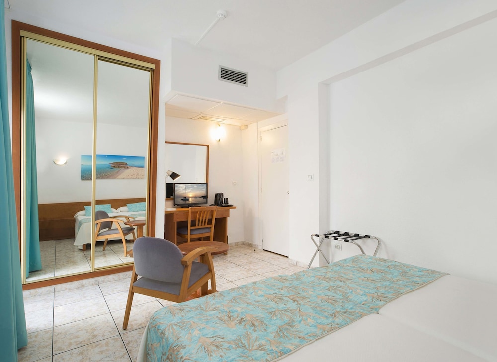 Hotel Tropical Ibiza 16/45