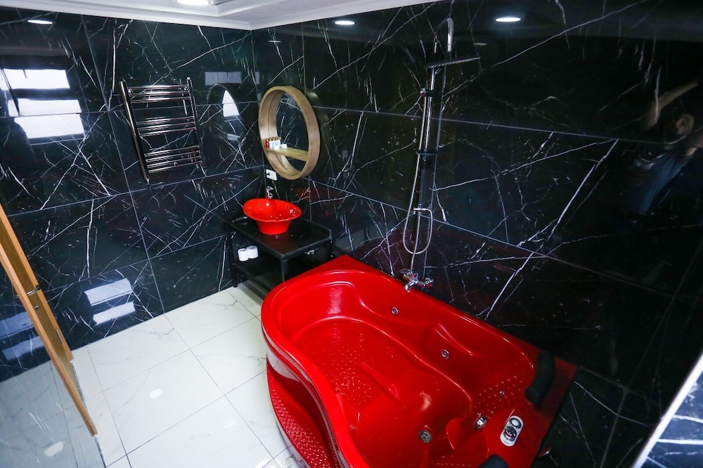 Eagle Palace Suites 32/50