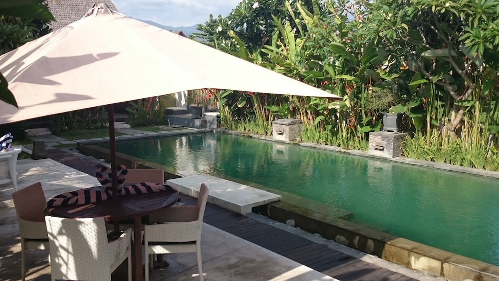 Ayom Suite 38/44