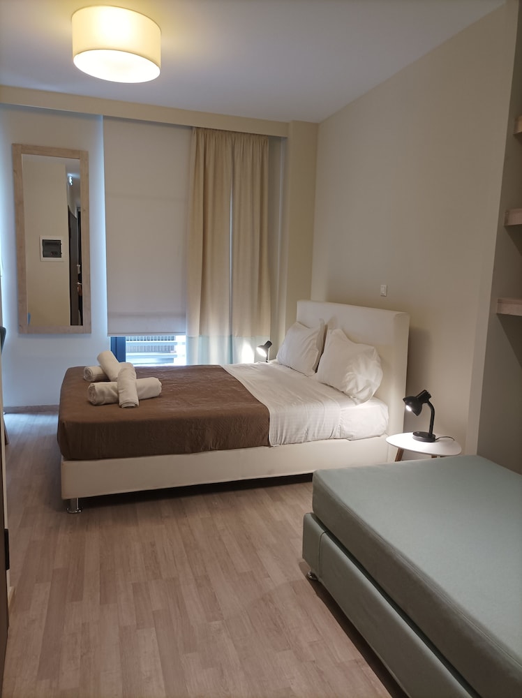 Tins Hotel City 7/50