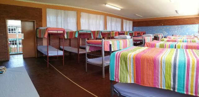 Dirkie Uys Backpackers 19/31