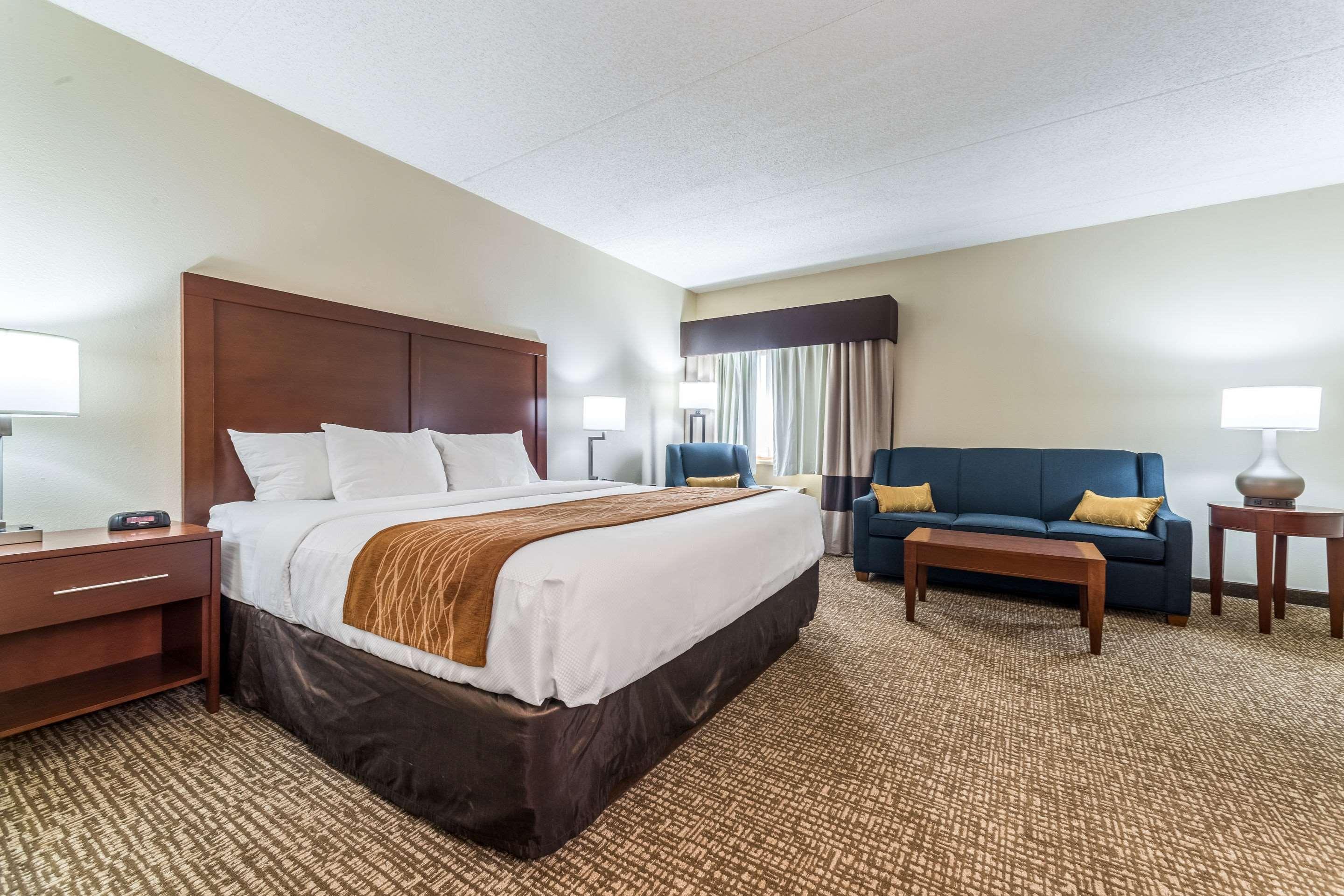 جناح، Comfort Inn Festus-St. Louis South 2/6