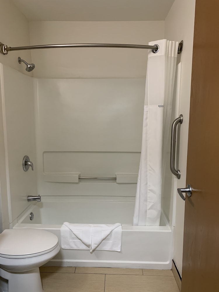 Ramada by Wyndham Santa Fe 10/36