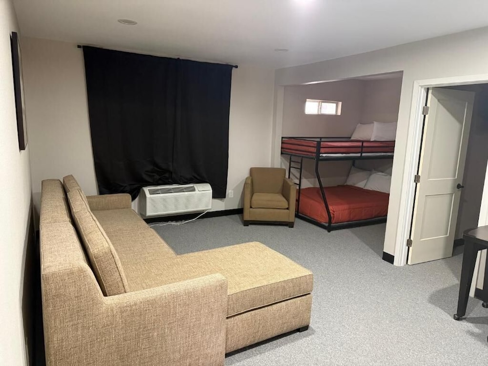 American Inn Suites Lax Airport 48/64