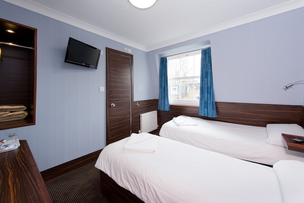 ROOM, TWIN BEDS