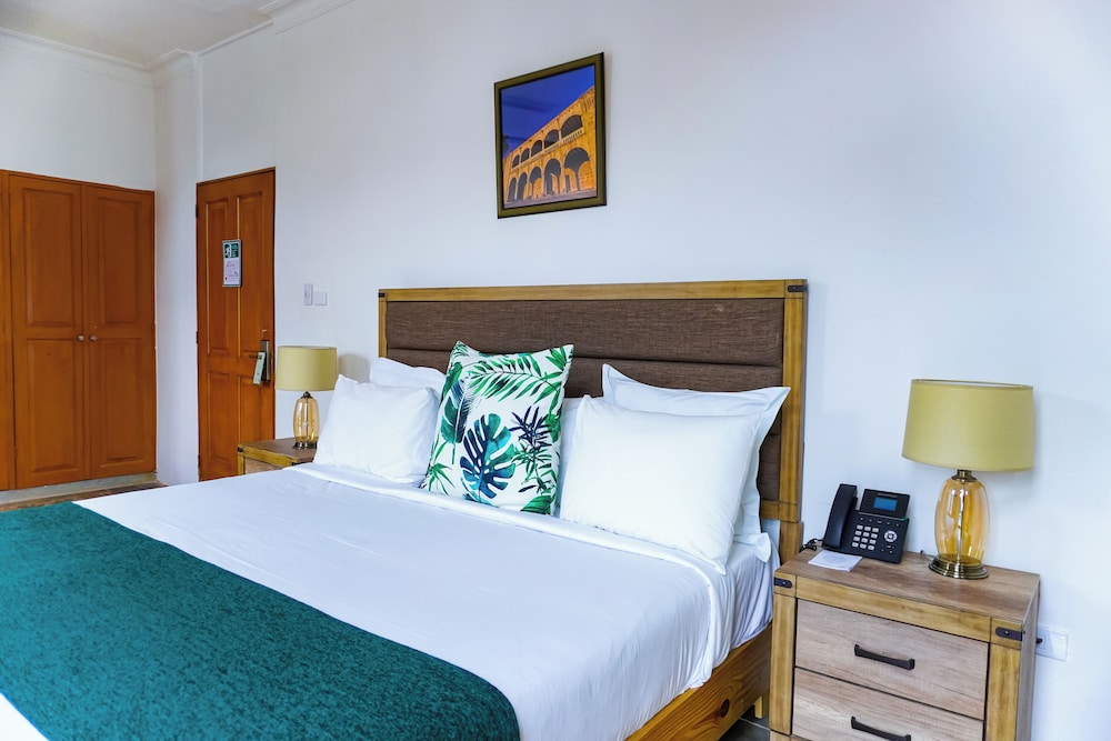 Gran Hotel Europa Santo Domingo, Trademark by Wyndham 40/50