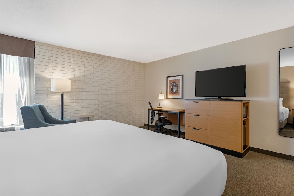 Drury Inn and Suites Joplin 11/50