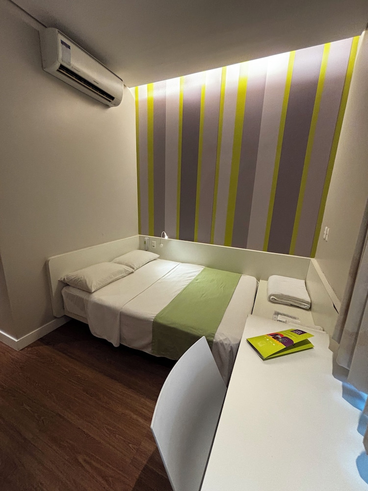 DMax Hotel 18/50