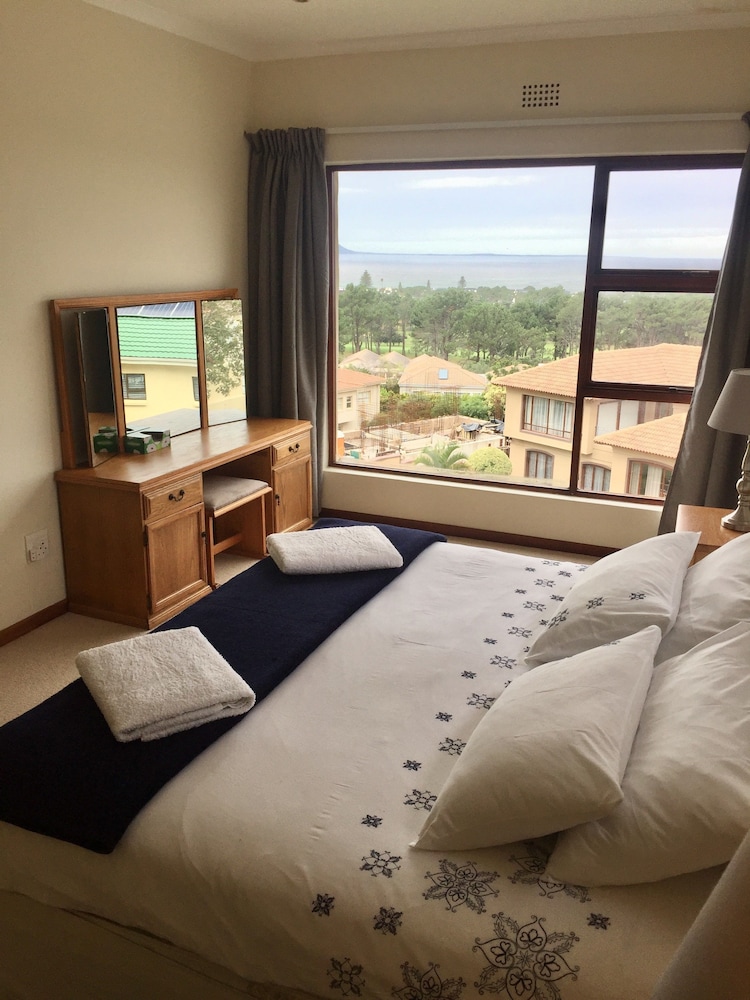 Hermanus Heights Villa 11/26