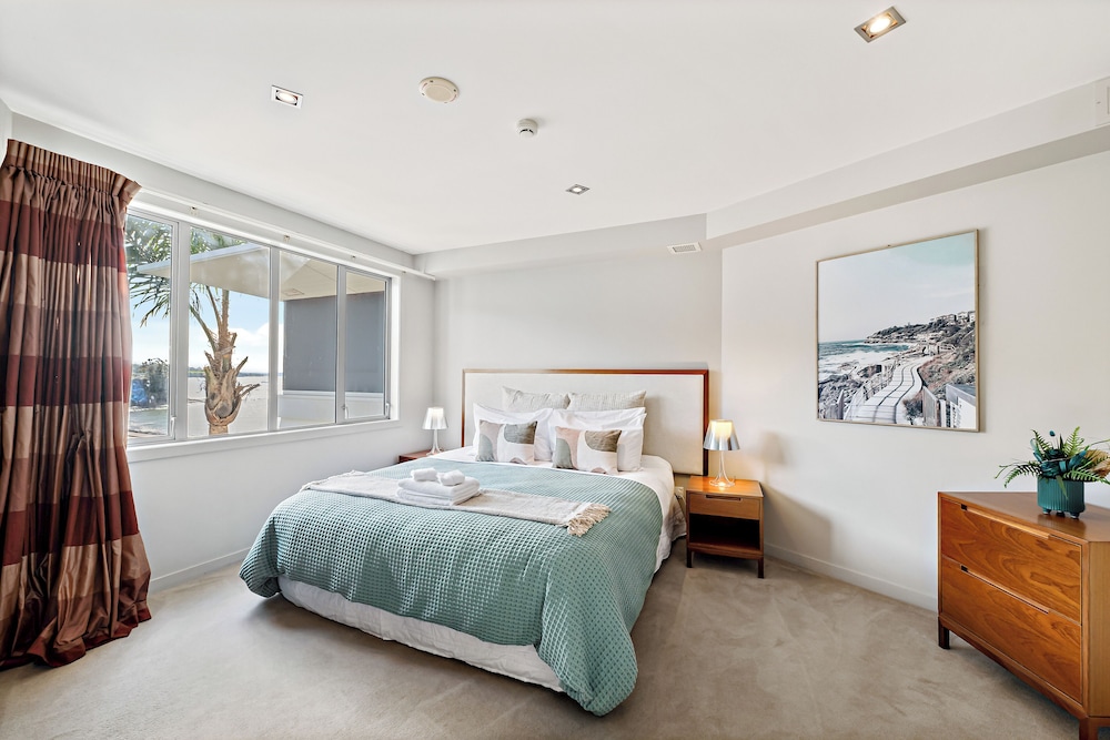 The Waterfront Suites Heritage Collection 9/50