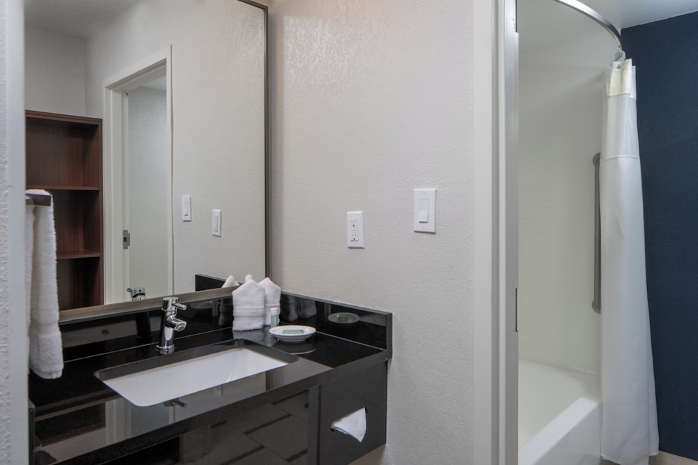 Fairfield Inn Suites By Marriott Ft Myers Cape Coral 47/50