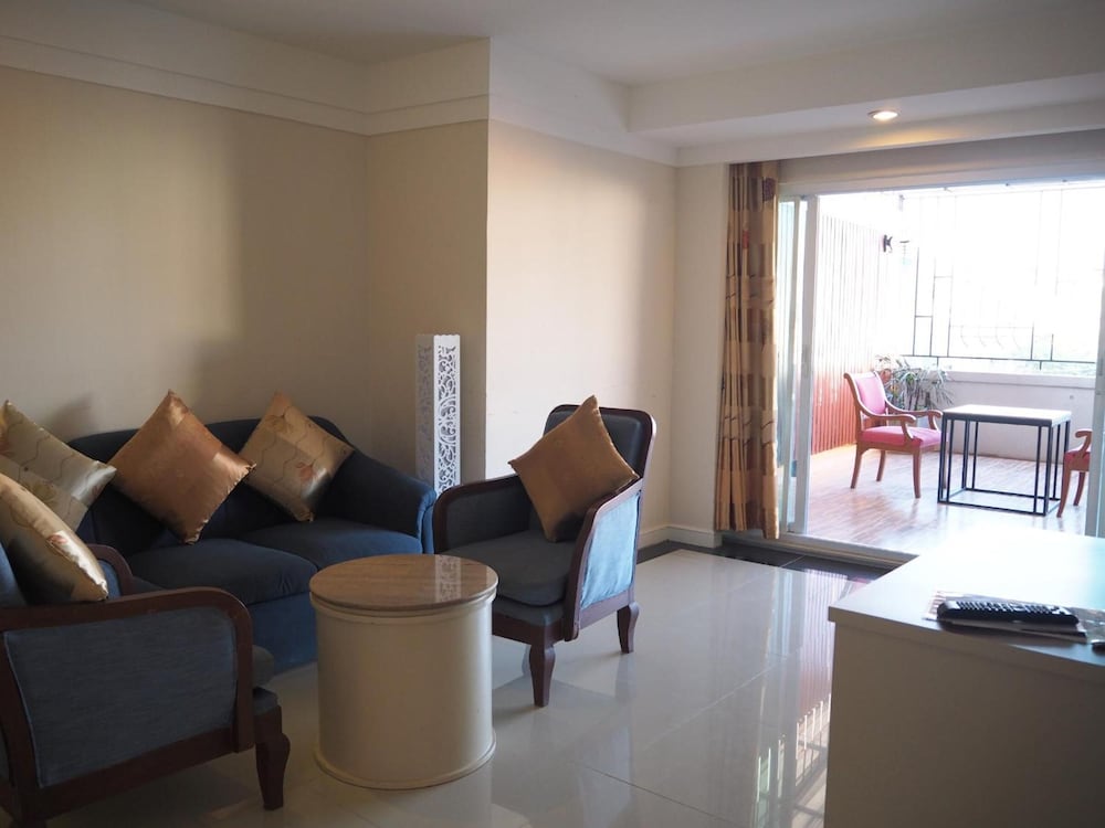 Ton Koon Hotel 33/46