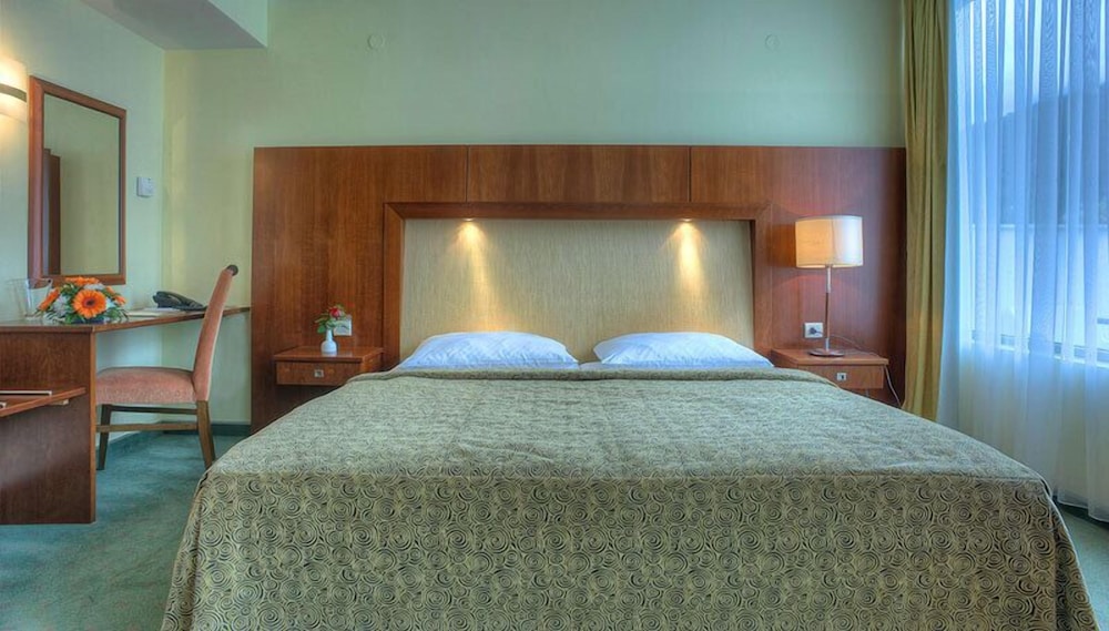 Hotel Rivijera 7/50