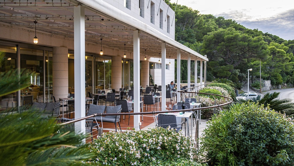 Uvala Hotel 8/72