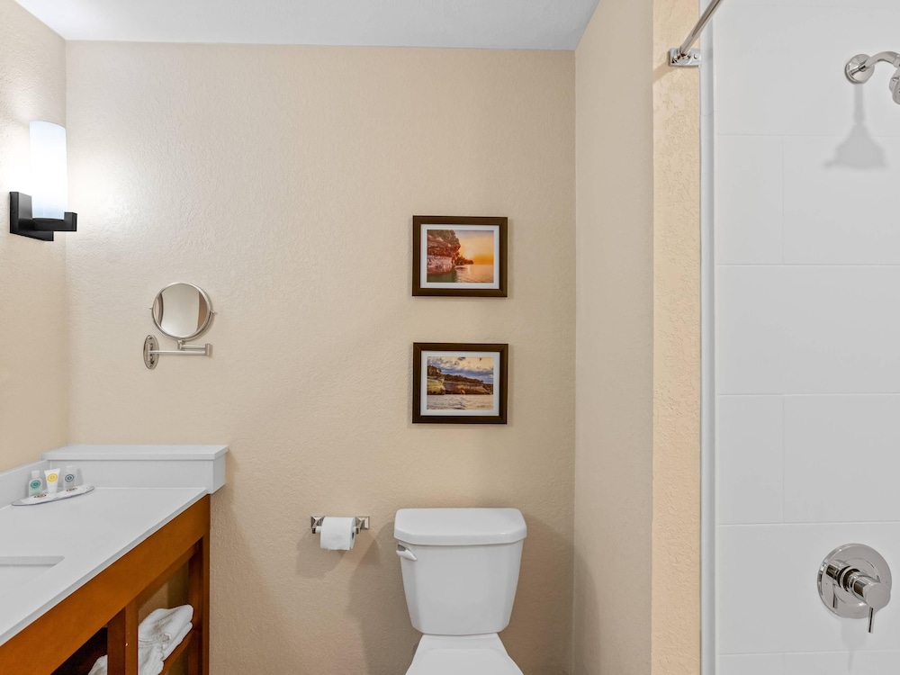 Comfort Inn and Suites Munising - Lakefront 44/49