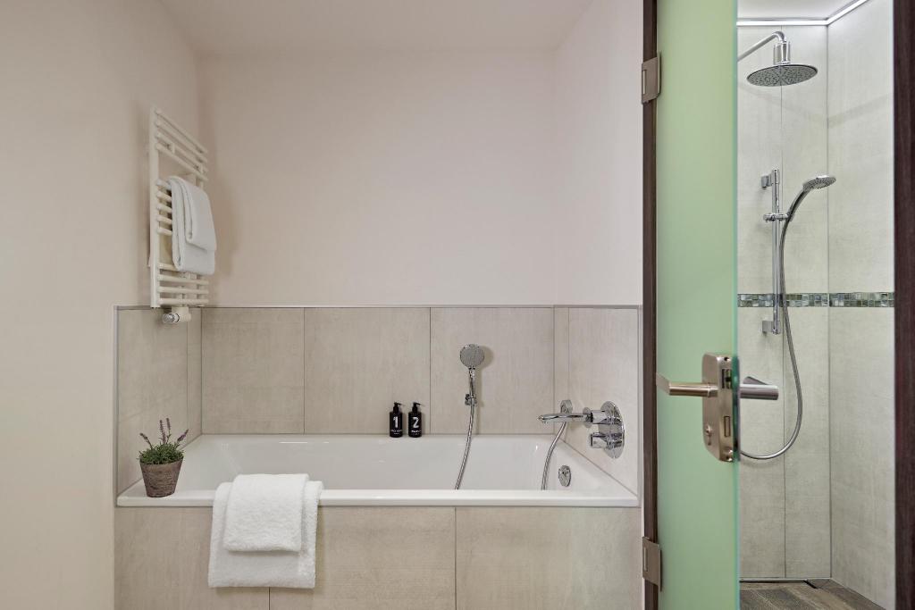 جناح جونيور بسرير كينج، Lindner Hotel City Plaza Formerly Renaissance Cologne Hotel 2/2