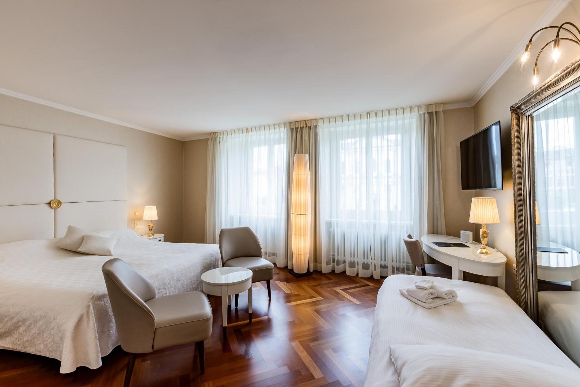 Room, Triple, River View
