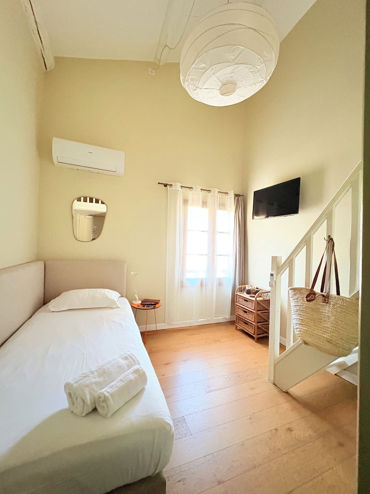 Duplex, 1 King and 1 Single Beds