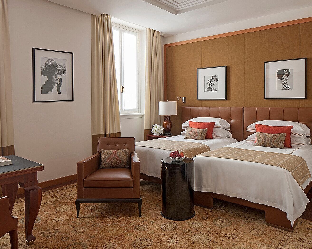 DELUXE, TWIN BEDS