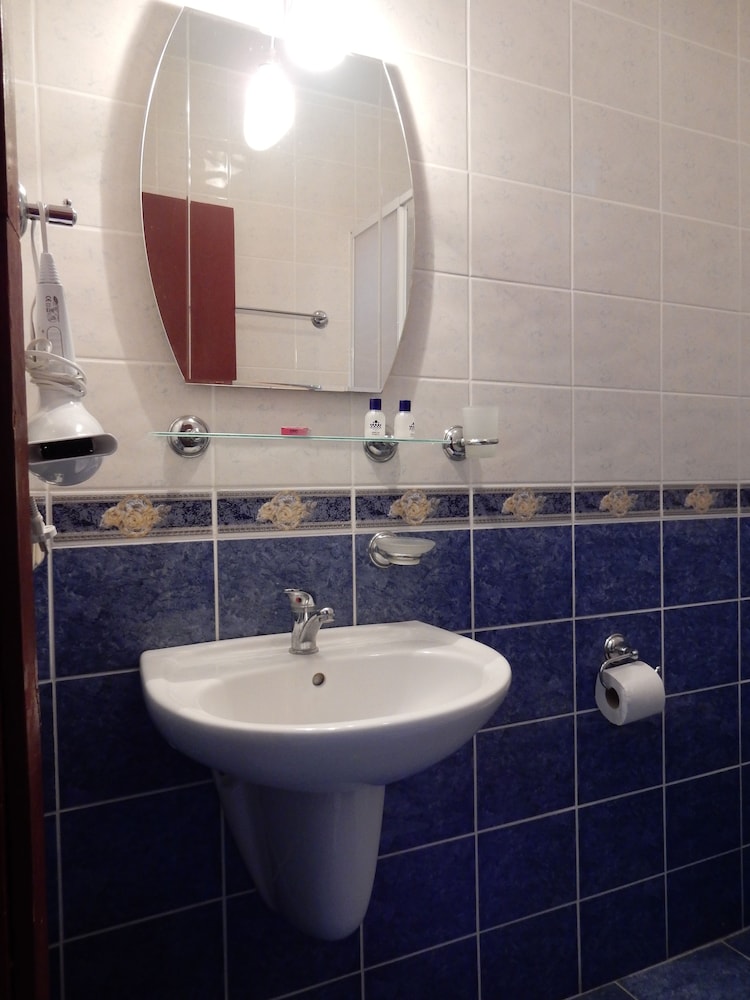 Aysev Hotel 38/42