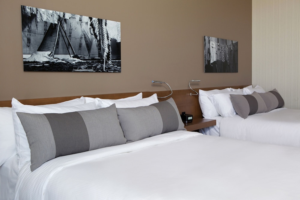 Grey Eagle Resort 22/80