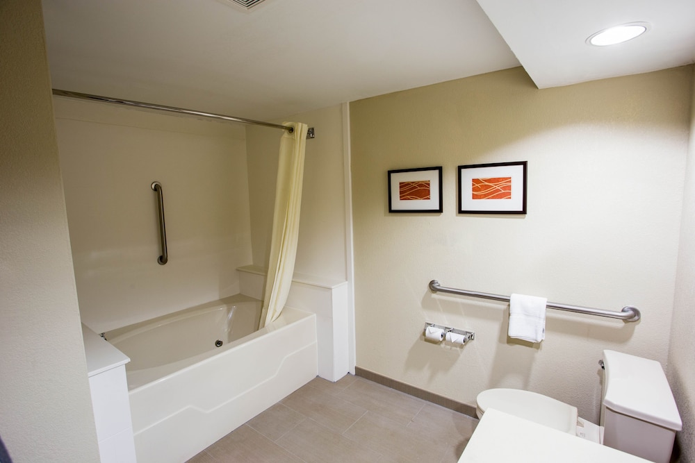 Comfort Suites Sulphur 17/56