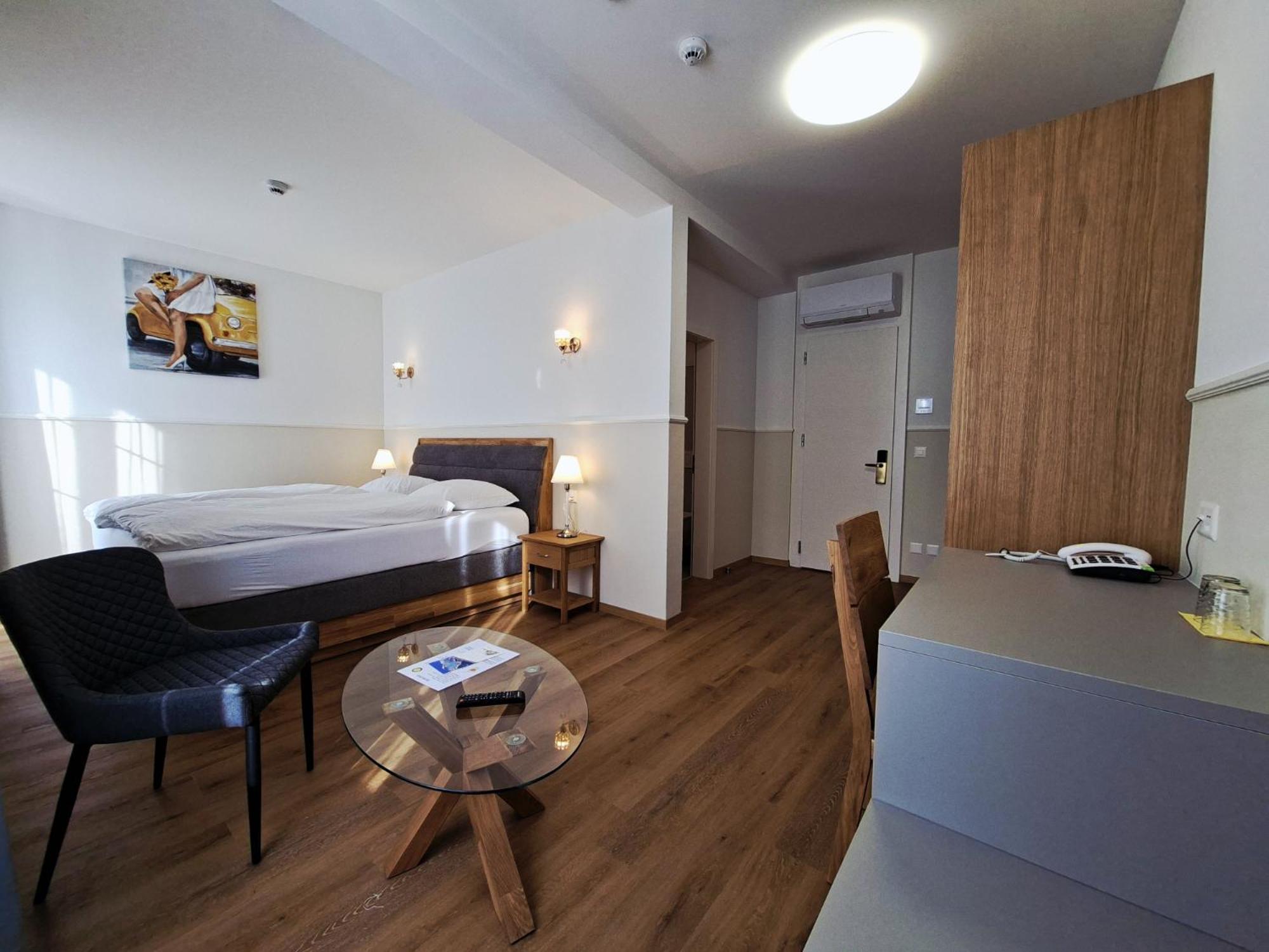 Room at Central Continental, UNTERSEEN