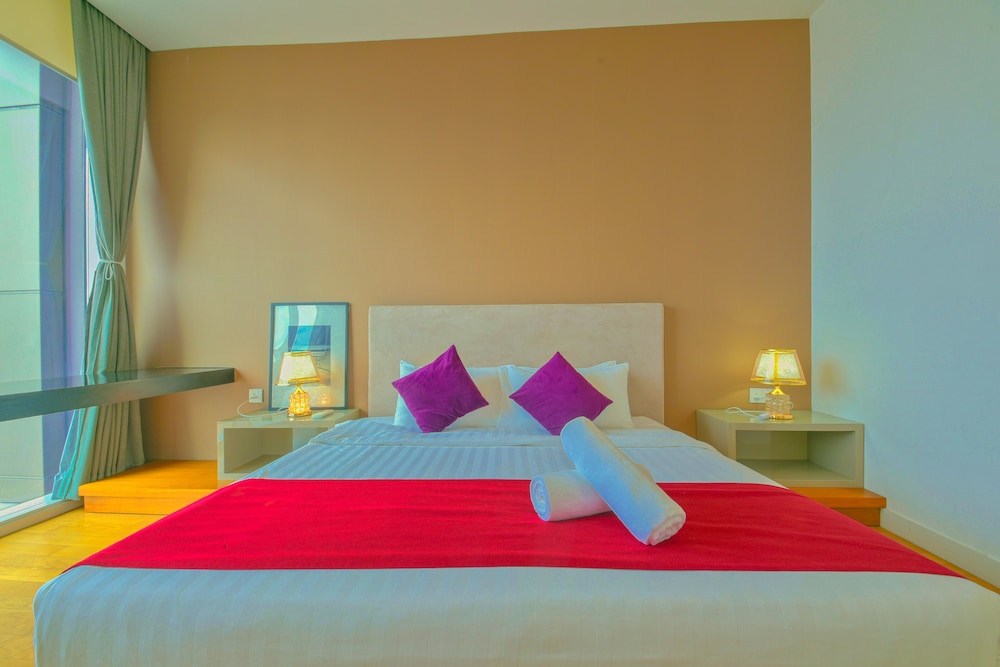 LUXURY, SUITE
