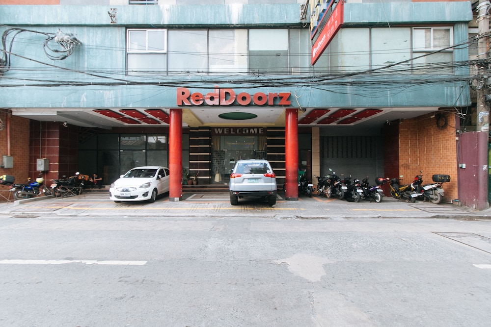 RedDoorz at Winter Hotel Araneta 57/61