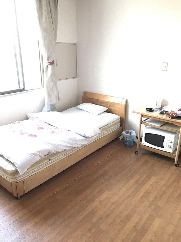 New Makomo Hotel 11/61