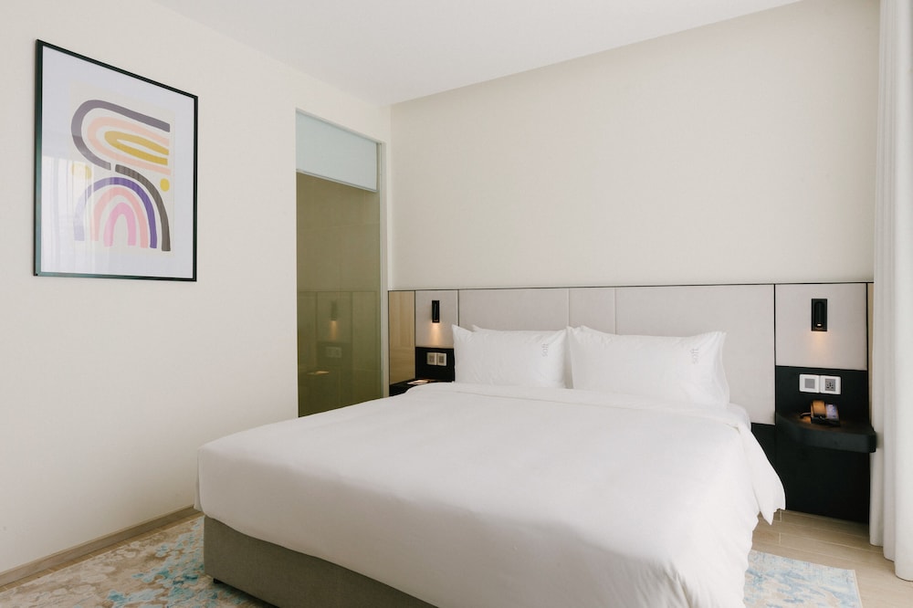 City, Queen Bed