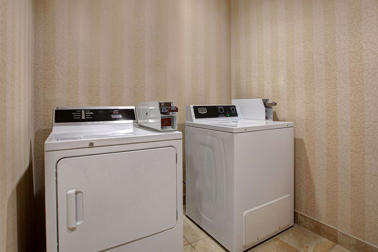 Days Inn & Suites By Wyndham Collingwood 5/38