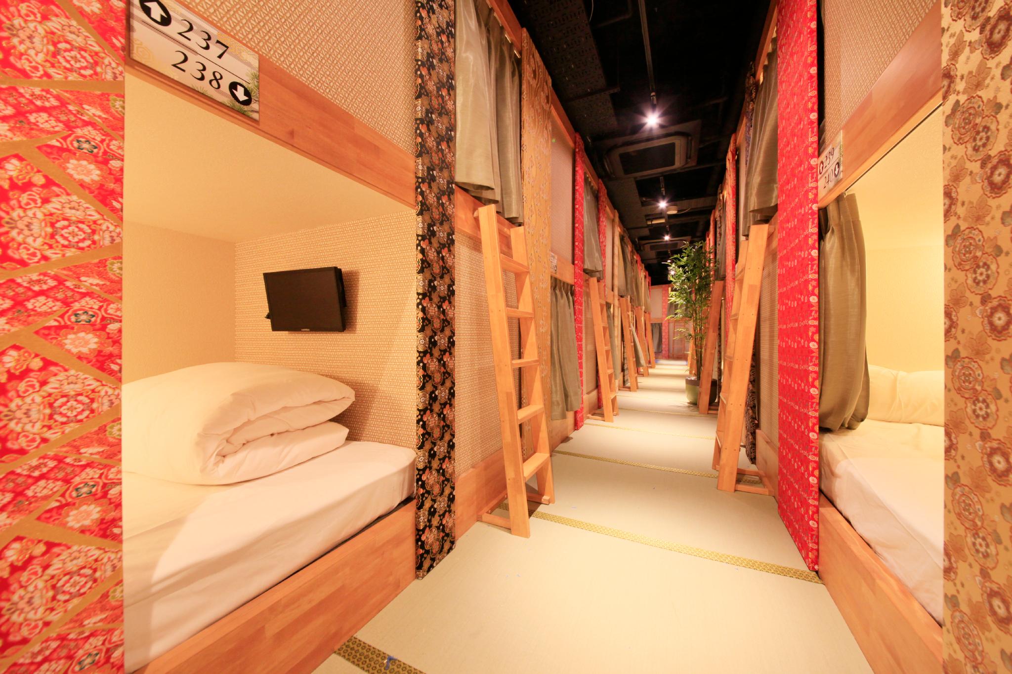 Big, Male Dorm, Cabin, Low Floor