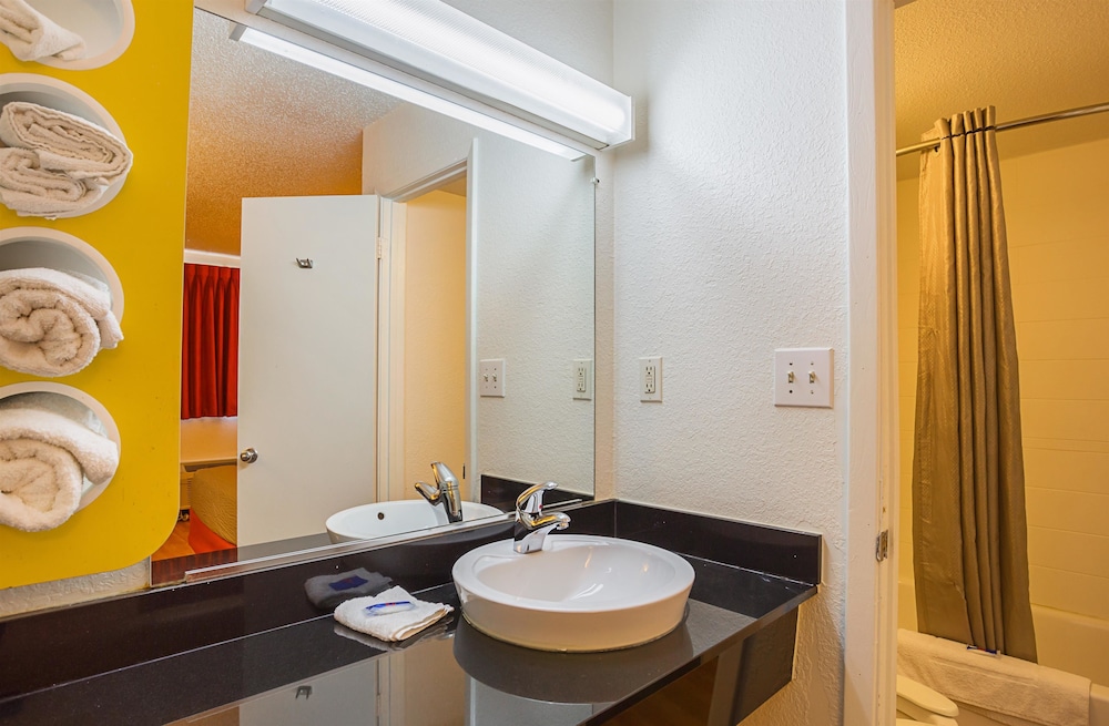 Motel6 Jackson, MS 53/61