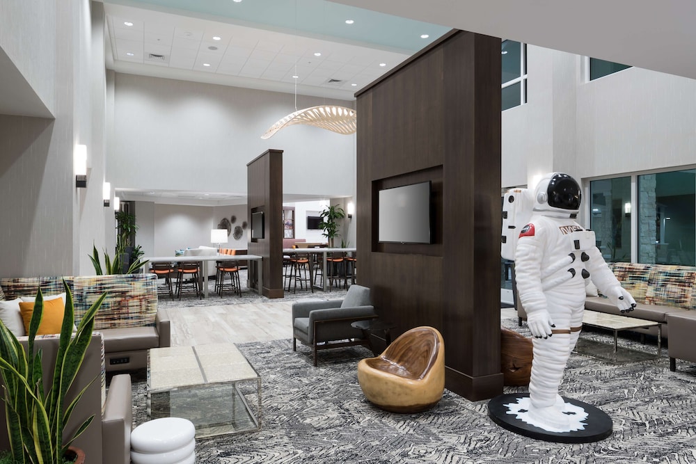 Hampton Inn Suites Cape Canaveral Cruise Port Fl 37/55