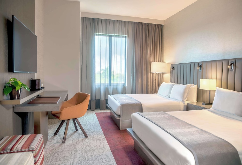 ROOM, 2 QUEEN BEDS, BATHTUB