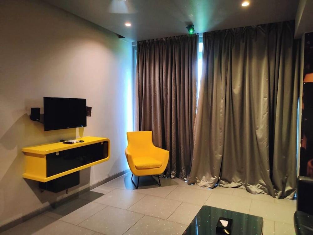 SinQ Party Hotel 30/43