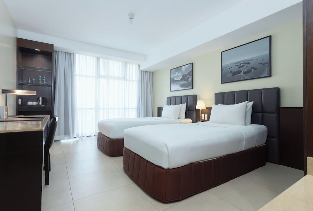 B Hotel Alabang 15/54