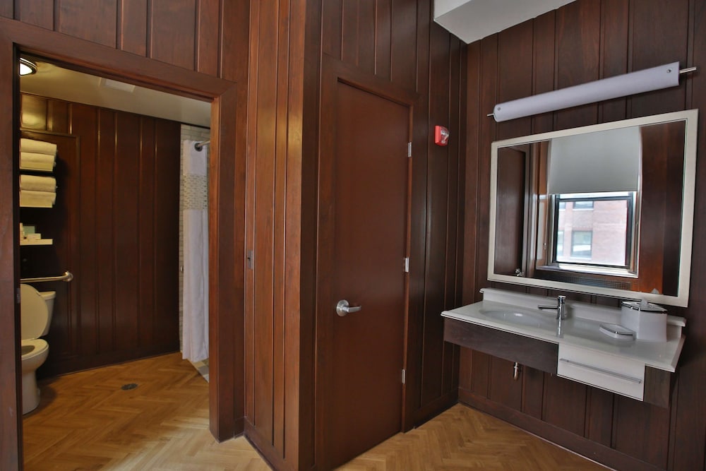 Hampton Inn Chicago Downtown N Loop Michigan Ave Il 37/52
