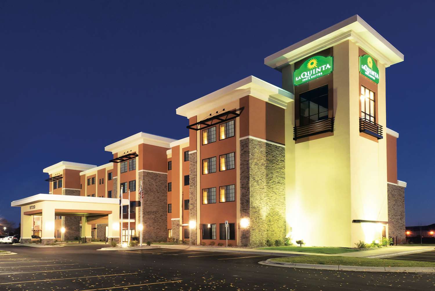 La Quinta Inn and Suites by Wyndham Billings 1/44