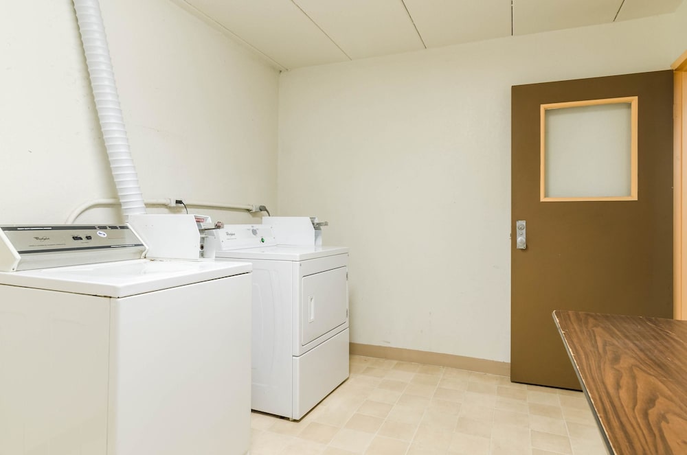 Econo Lodge Lexington, NE 22/44