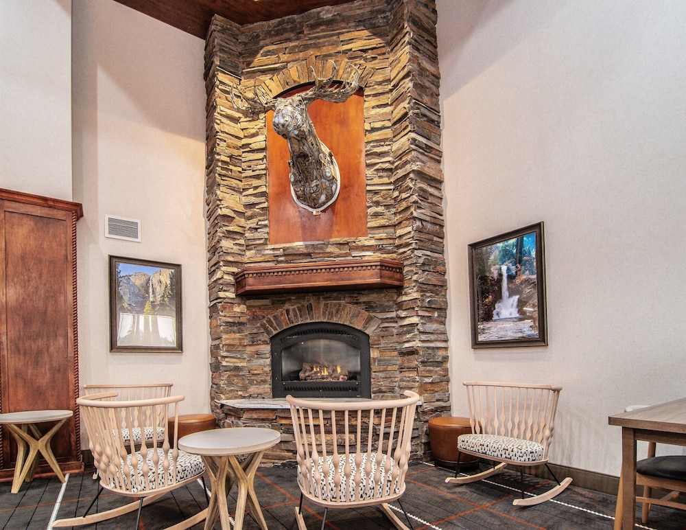 Holiday Inn Express Hotel & Suites Kalispell 48/77