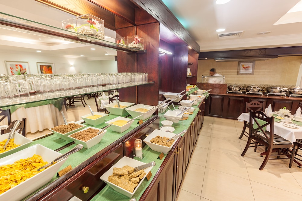 Courtyard Hotel Rosebank 40/47
