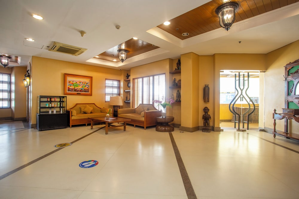Crown Regency Prince Resort 25/35