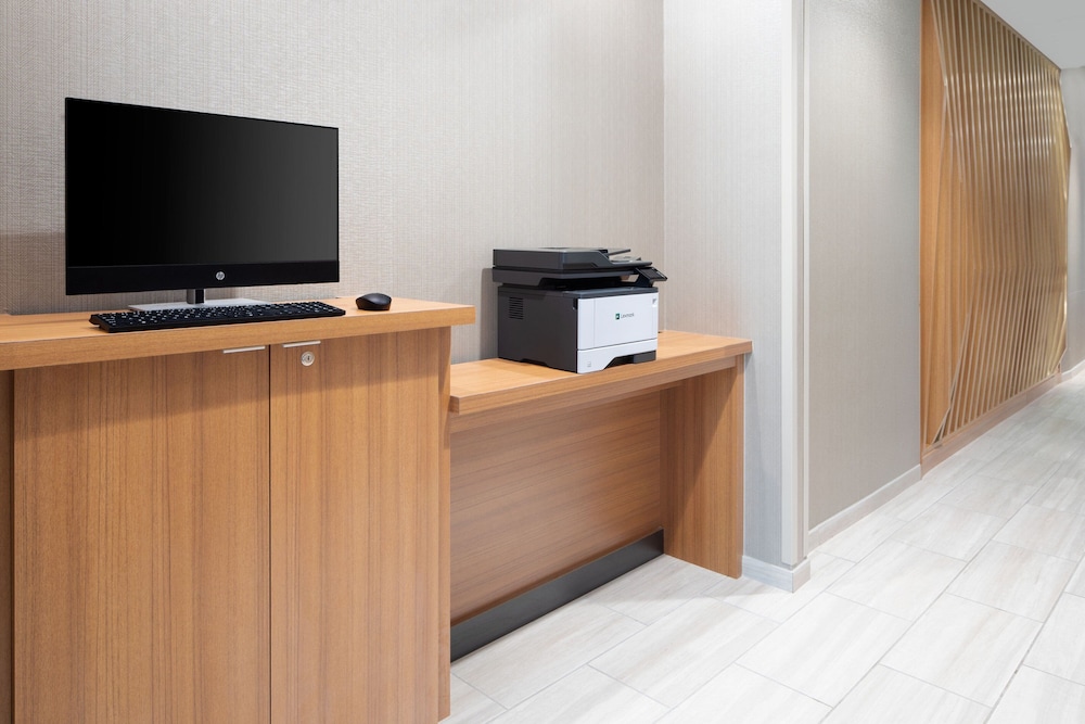 Springhill Suites By Marriott Roanoke North 23/26